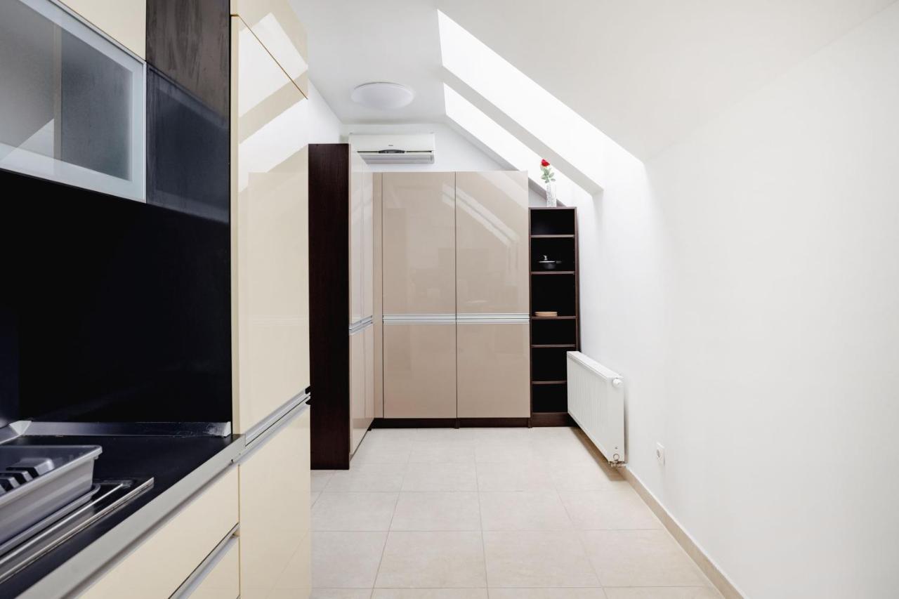 Appartamento Corvin Promenade 2f Apartment, Downtown Budapest