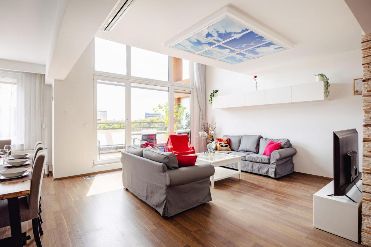 Corvin Promenade 2f Apartment, Downtown * Budapesta